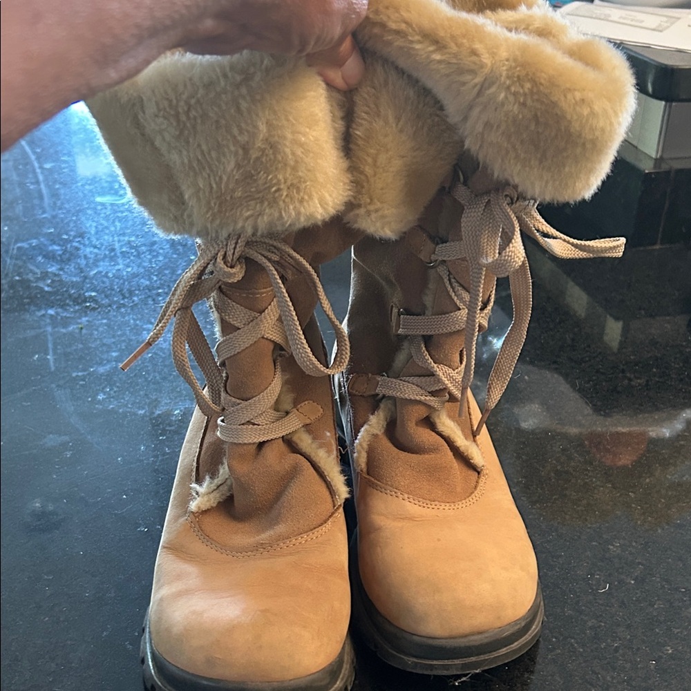 Cozy NWOT Suede Tan Fur-Lined Winter Boots